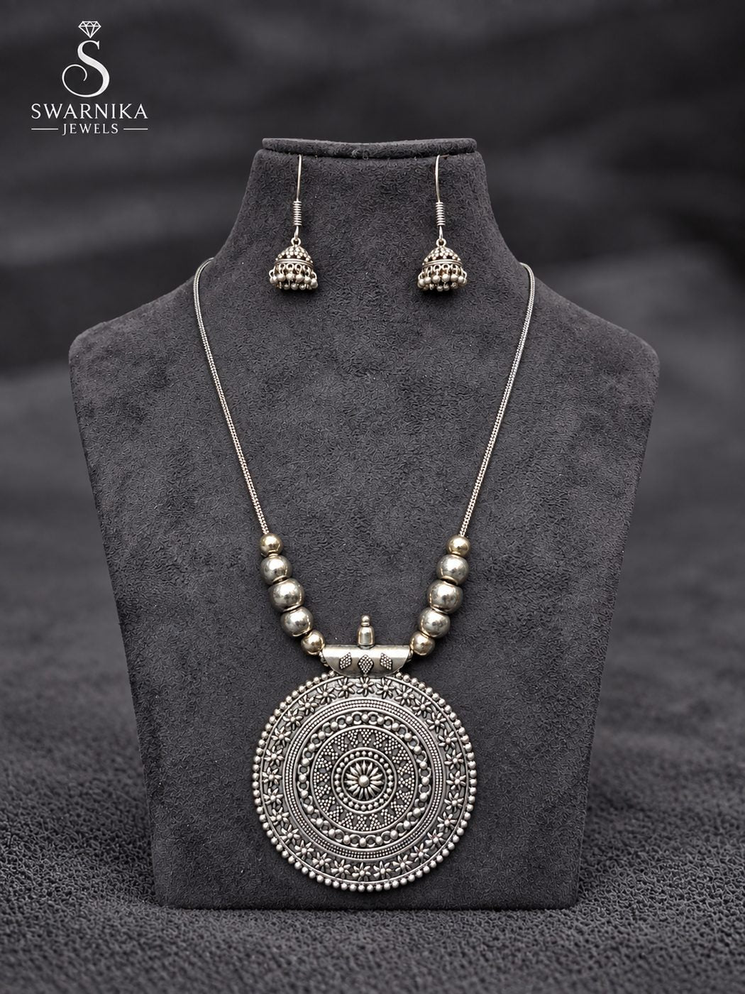Antique Cutwork Pendant Necklace Set view 1