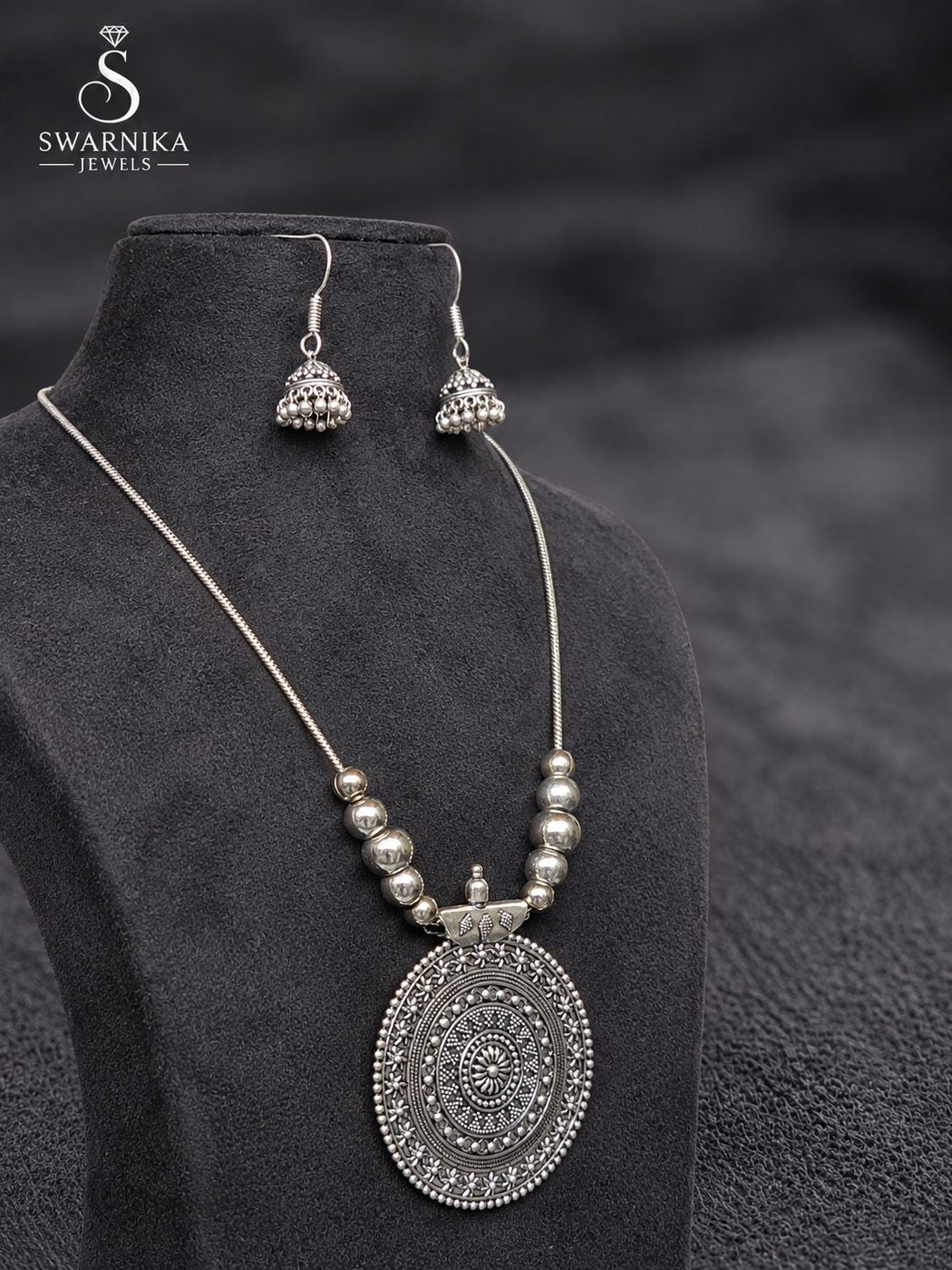 Antique Cutwork Pendant Necklace Set view 2