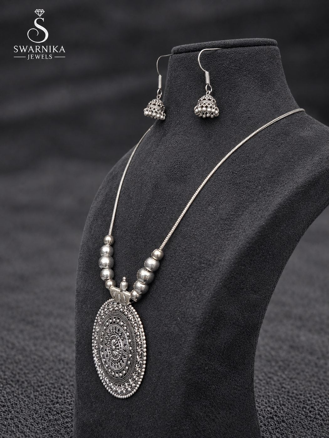 Antique Cutwork Pendant Necklace Set view 3
