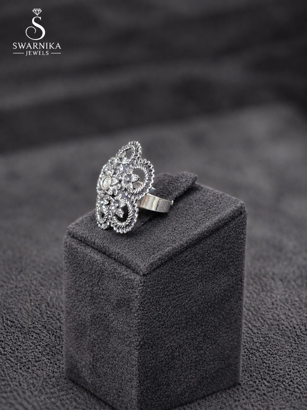 Beaded Oval Antique Finger Ring view 3