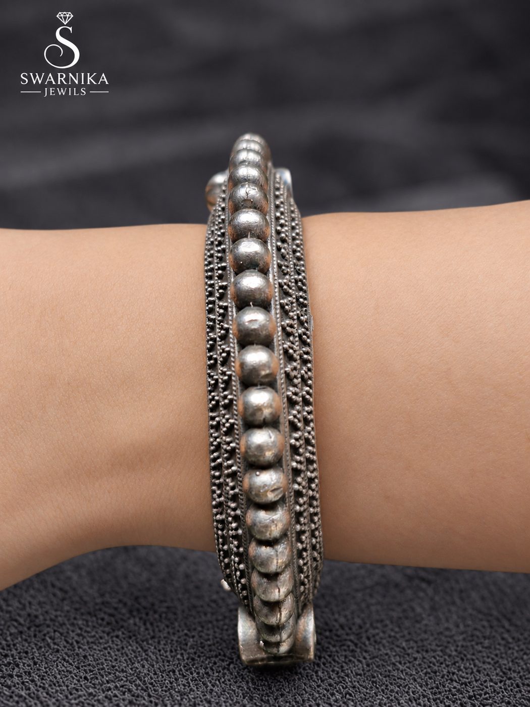 Central Bead Spine Oxidised Granulation Kada view 1