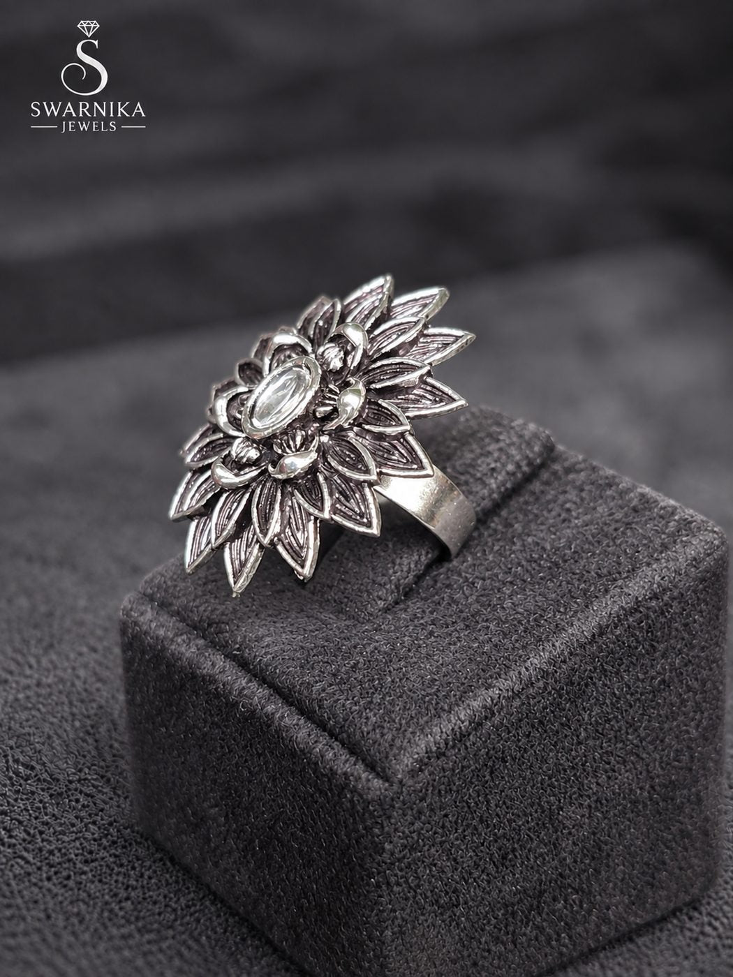 Embossed Floral Wide Band Ring view 3