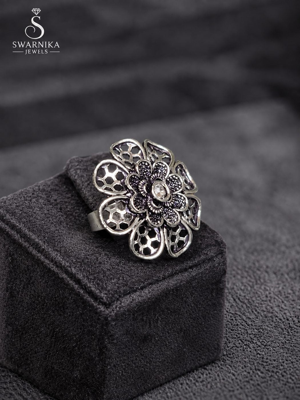 Leaf Frame Antique Silver Ring view 2