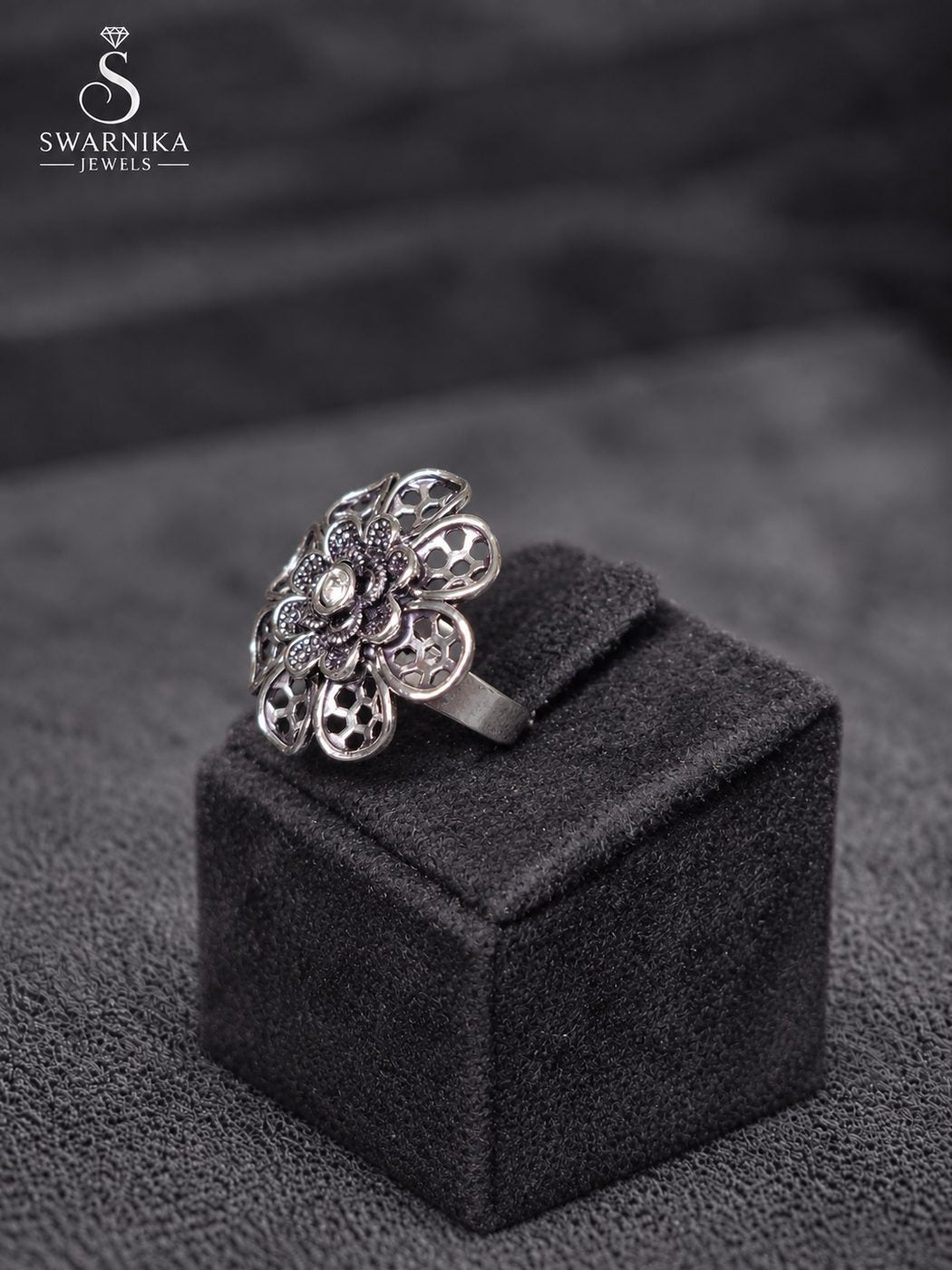 Leaf Frame Antique Silver Ring view 3