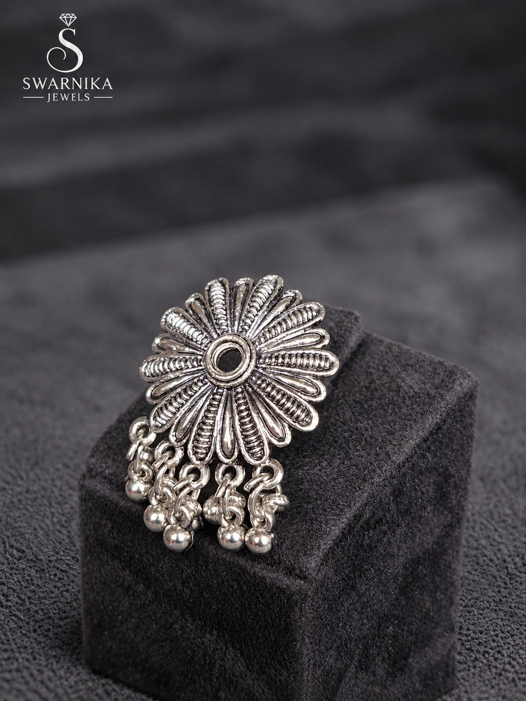 Ornate Scallop Oxidised Finger Ring view 3